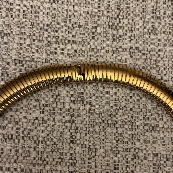Vintage Avon Gold Tone Flexible Omega Choker Necklace - Picture 4 of 6